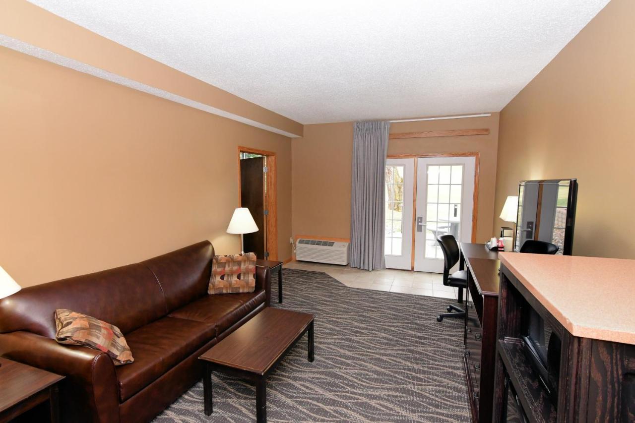 Cobblestone Inn & Suites - Denison | Majestic Hills Exterior foto