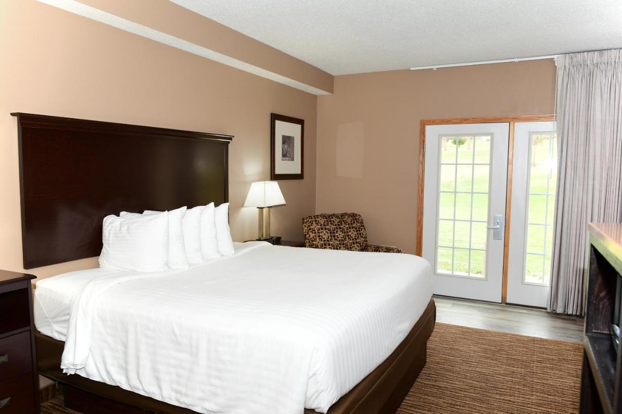 Cobblestone Inn & Suites - Denison | Majestic Hills Exterior foto