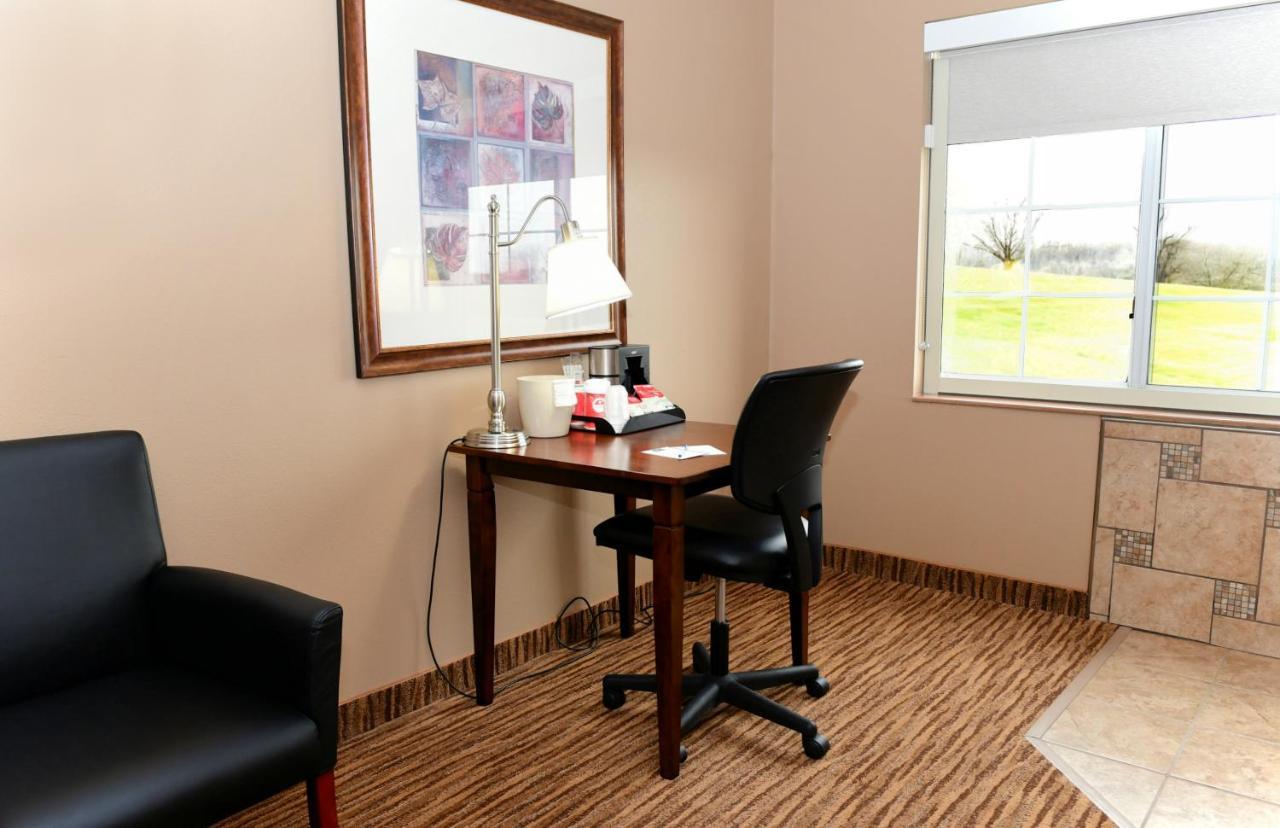 Cobblestone Inn & Suites - Denison | Majestic Hills Exterior foto